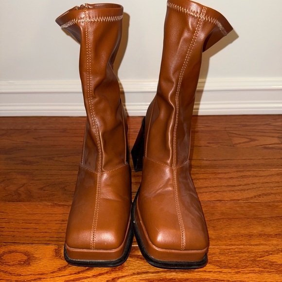 Topshop Maddie Block heel sock boot in brown (tan) - Picture 1 of 5